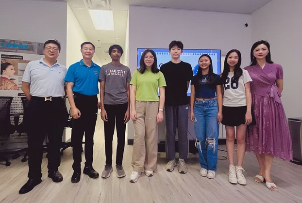 青少年教青少年，五位高中生现场教学，事半功倍